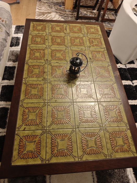 Masuță de living, model Art Deco, stejar masiv, stare foarte bună