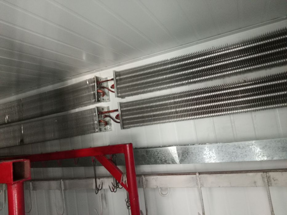 Kossobhona holodilnik balandligi 2.45. Eni 1.30.  Uzunligi 4.50 minusa