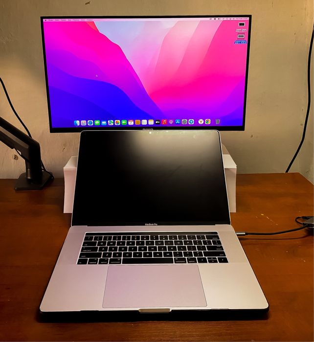 MacBook Pro 15" — Professional montaj hám dizayn ushın tayın stansiya!