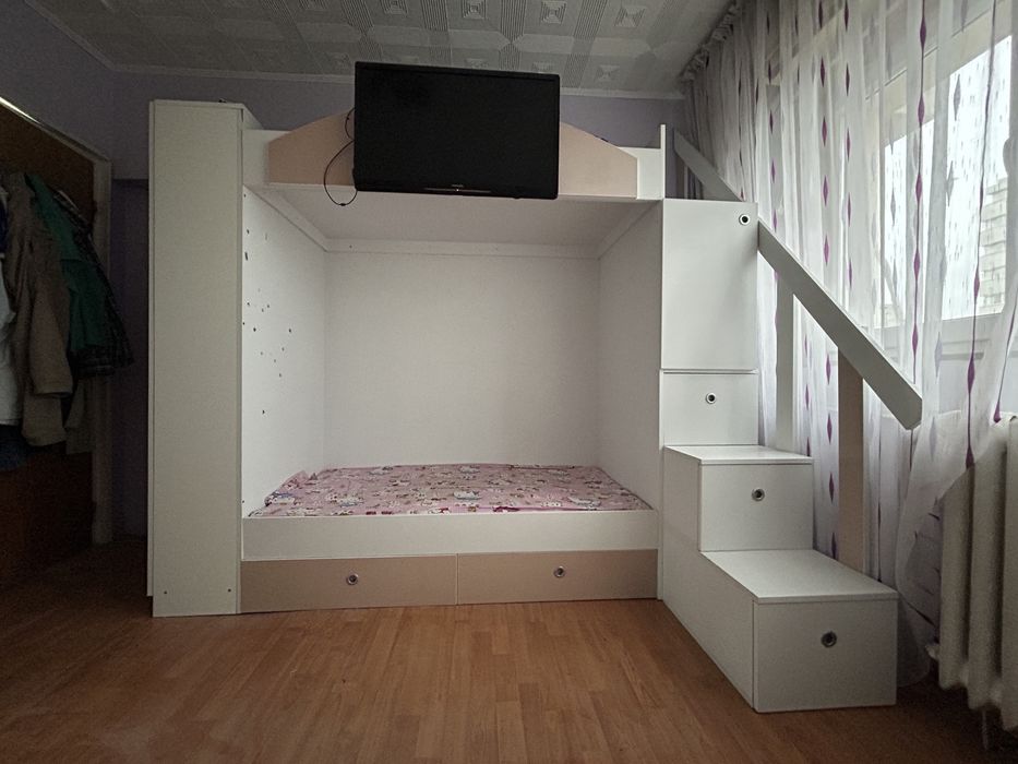 Vand mobilier paturi copii suprapuse
