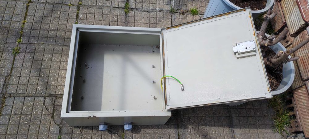 Метално разпределително ел.табло 500/500/200 mm, без монтажна плоча