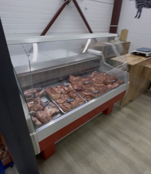 В продаже витрина холодильник