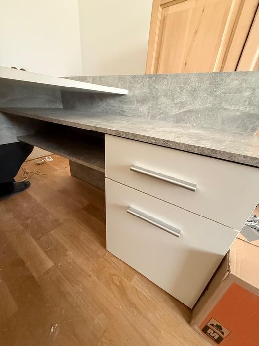 Бюро със стол за бюро