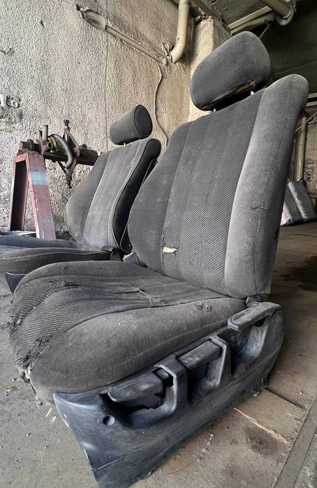 Сидения передние BMW e34