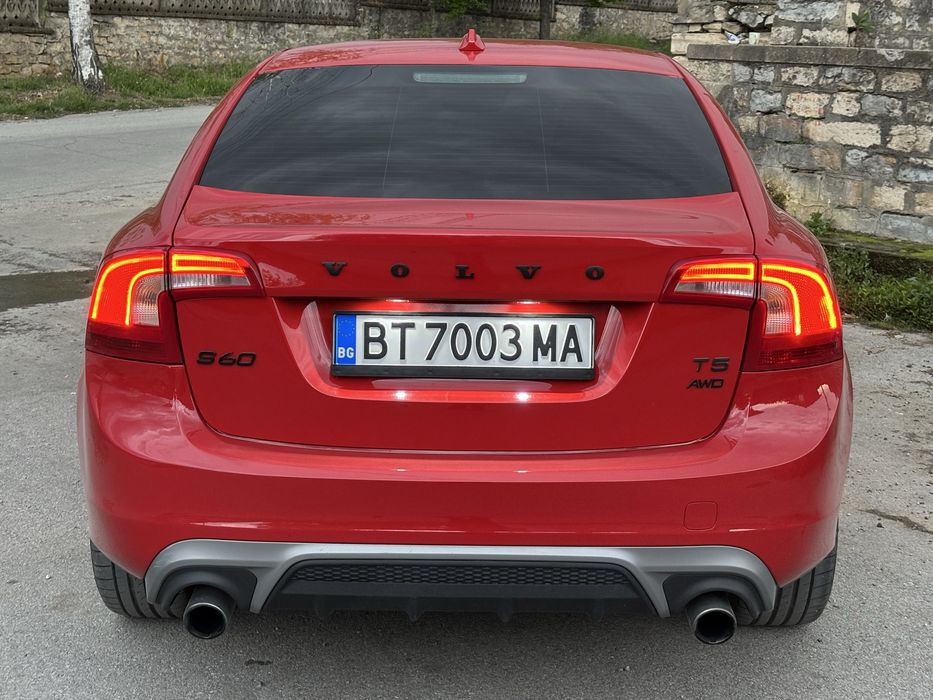 Volvo S 60 T5 AWD Dynamic 250 к.с. 2017 год.