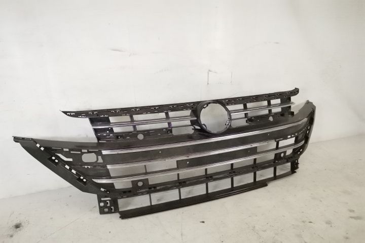 Централна решетка на радиатора Facelift R-line Оригинална в добро съст