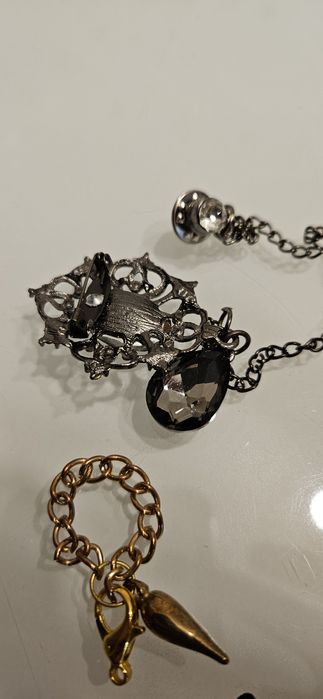 Брошь на булавке