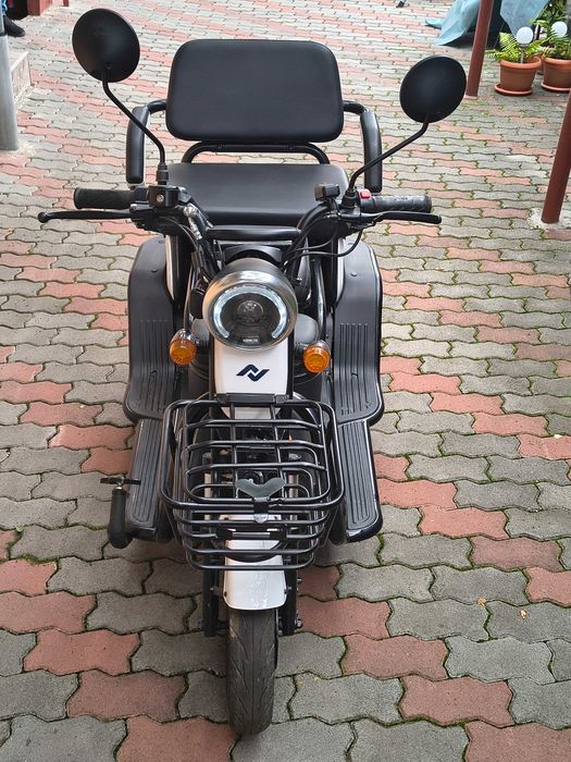 Vind tricicleta Neo Mobi A6 Ta 5 stare buna inmatriculata cu acte la zi cu 100 km la bord