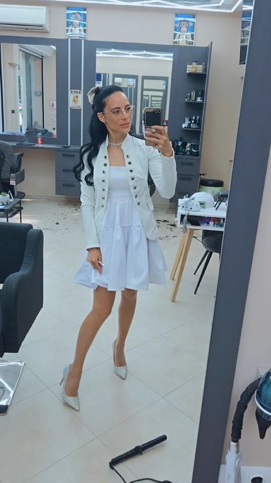 Бяла къса рокля с перлички