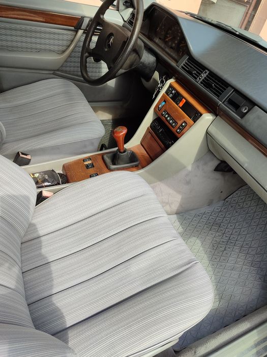 Mercedes Benz 124 E200 impecabil preț 3000 euro  2000 benzina.