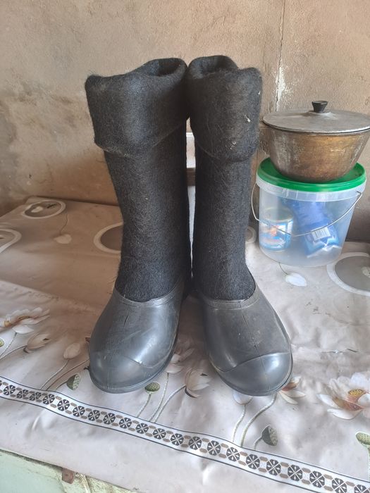 Продам валенки новые