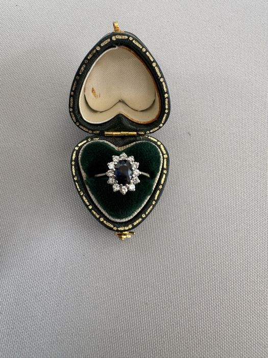 Inel din aur, safir si diamante