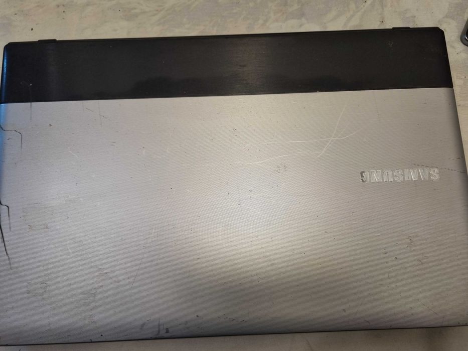 Laptop Samsung 15.6" – Intel Core i3-2350M 2.30GHz, 8GB RAM, HDD 500GB, DVD – porneste dezmembrez