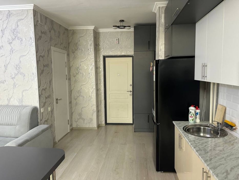 Сдается кукртира от хозяев 2 комнаты новостройка Кадышева конечка