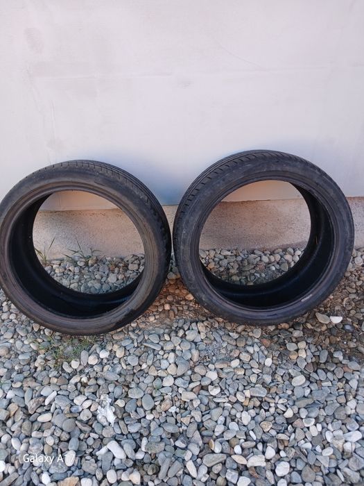 Vând 2 anvelope 225/40/R18