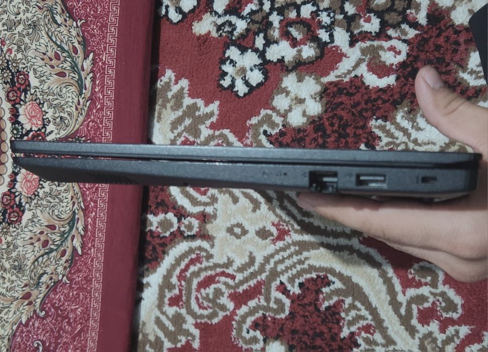 Lenova Noutbuki sotiladi