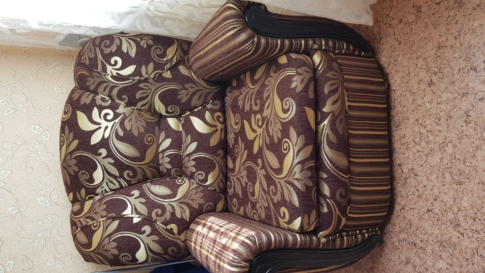 Угловой диван и кресло