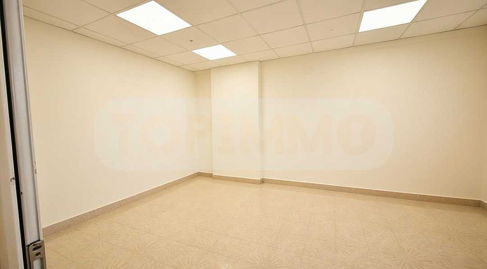Сутеренен офис под наем с централна локация