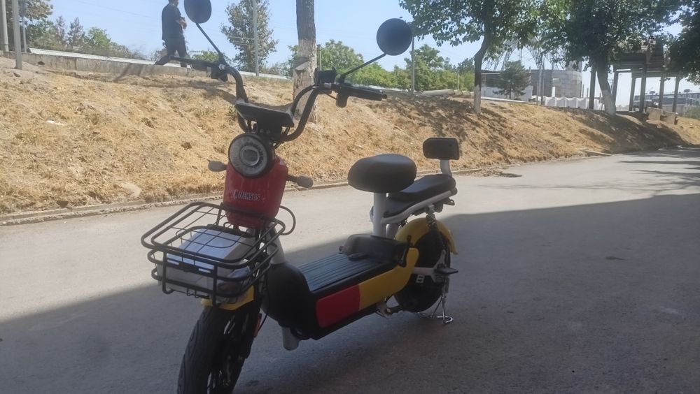 Srochno elektro skuter sotiladi