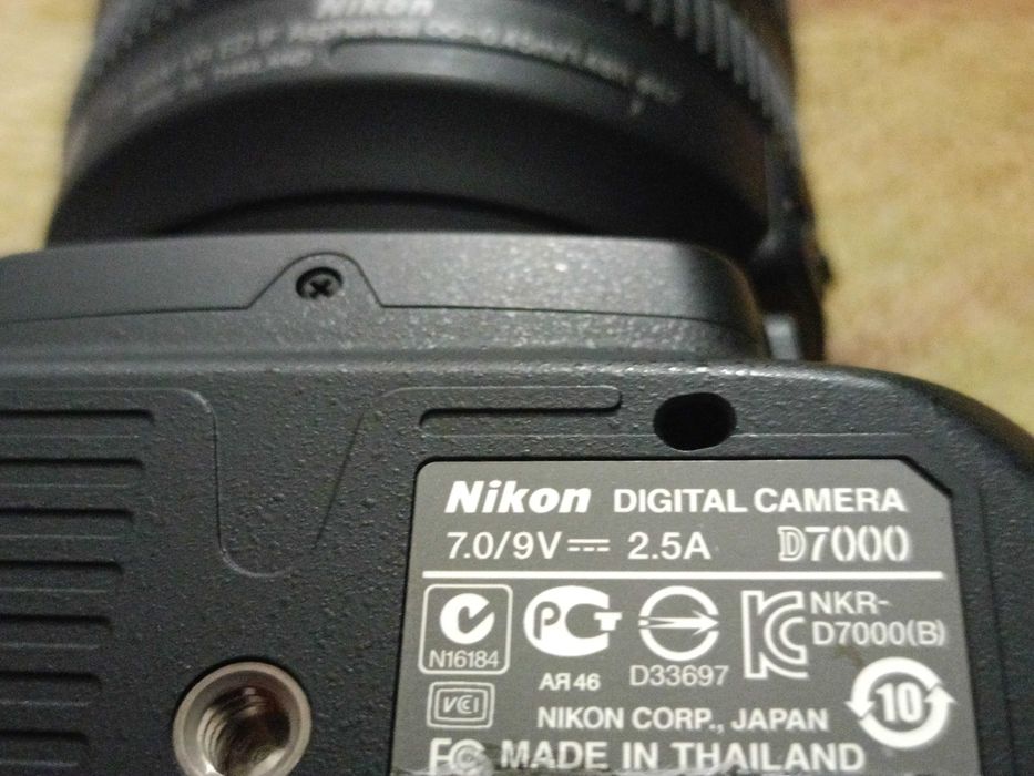 Продавам фотоапарат Nikon D7000