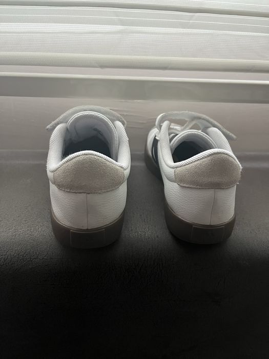 Детски обувки на Adidas 34 номер