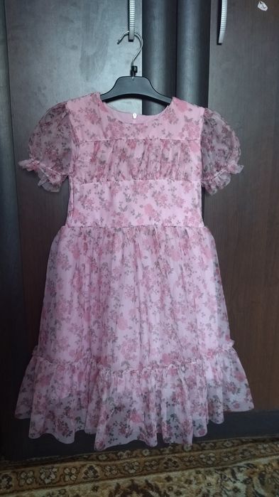 Vând rochiță pentru ocazie fetiță