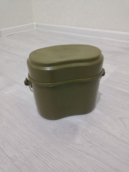 Продам нессесер, дождевик, спальник, каримат и т.д