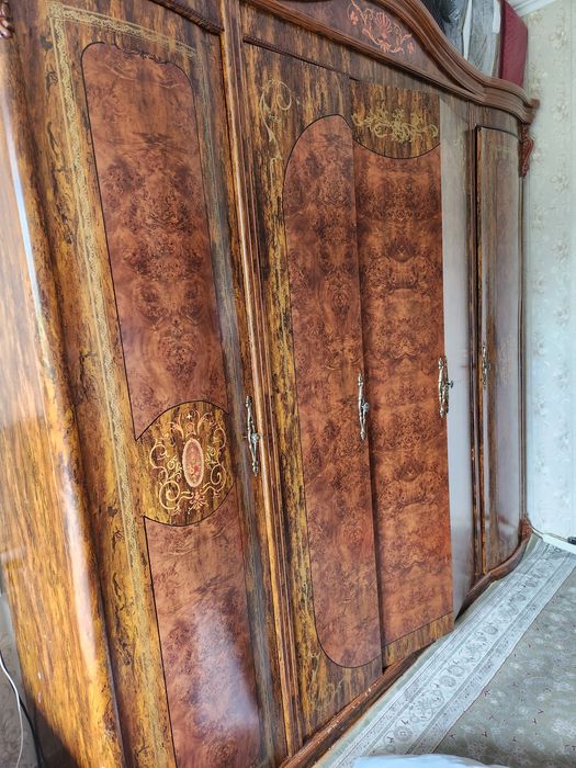 Срочно продаётся  Китайский мебель в отличном состоянии