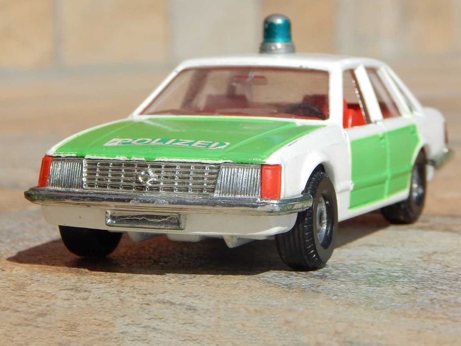 Macheta masina politie Opel Senator A Corgi fab Marea Britanie sc 1:36