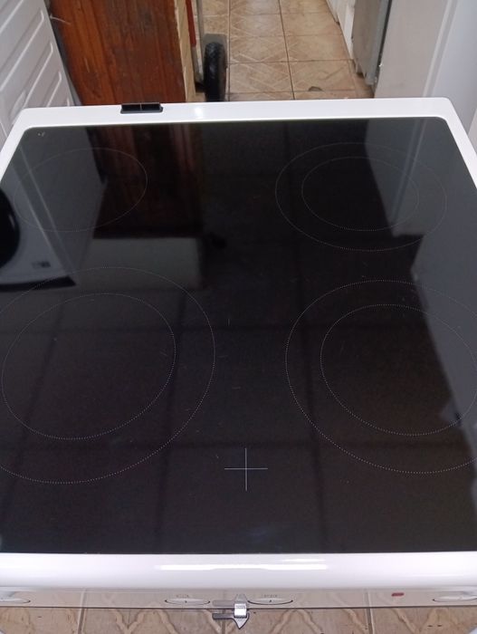 Като нова свободно стояща печка с керамичен плот Voss  2годиниГаранция