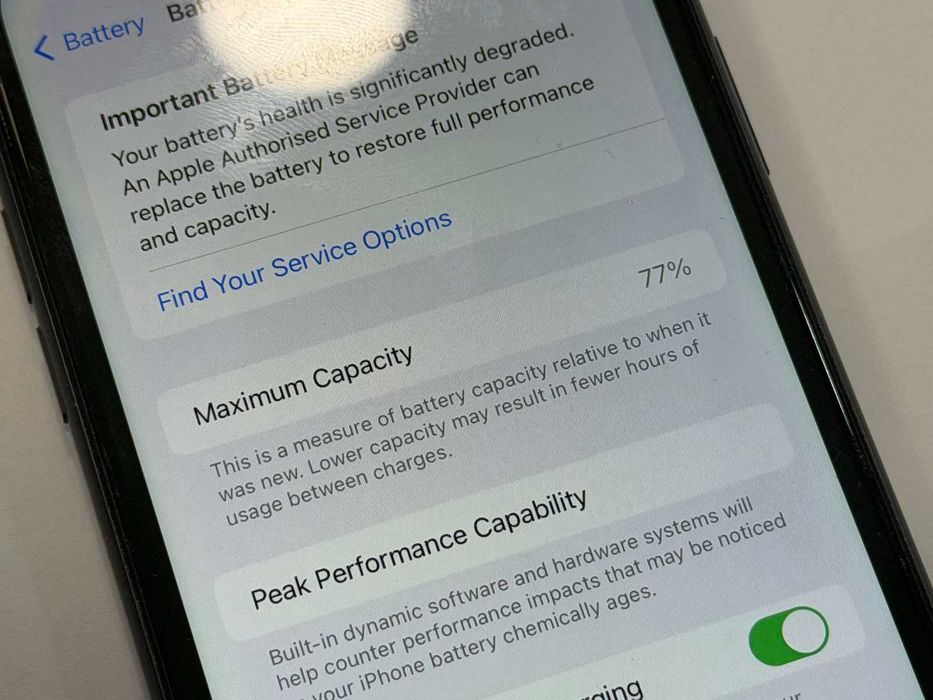 Apple iPhone 11 64GB- 77%bh