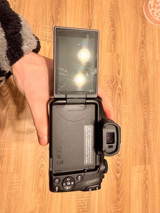 Canon R50 + Obiectiv Rf 50mm f.18 (Verificare in Bucuresti)