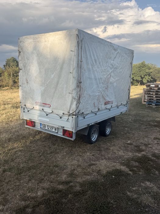 Vand remorca de 2 t cu sistem  de franare