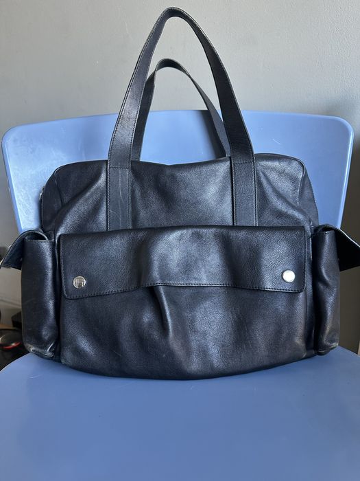 Обемна и много рядка чанта Furla от чврна кожа с множеатво джобове