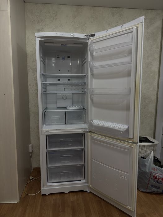 Холодильник Indesit