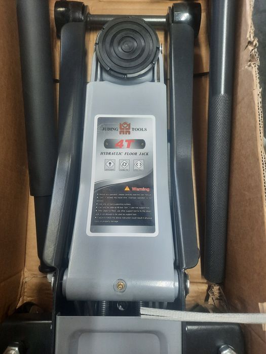 Домкрат новый 4-тонник