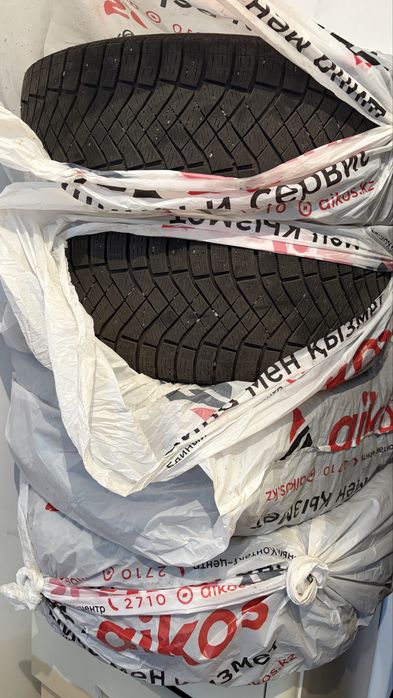 Продам шины pirelli 235/55/18