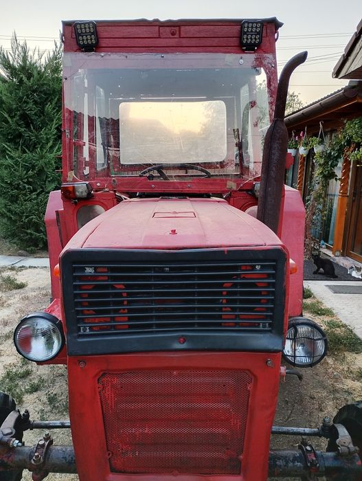 Vând tractor u445