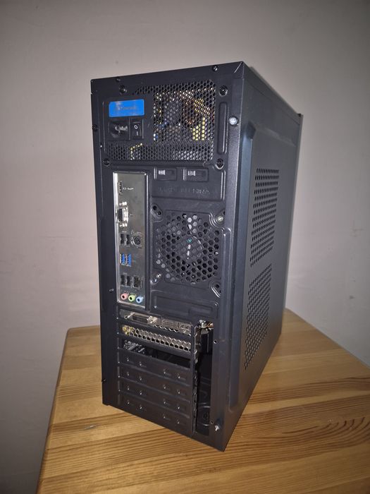 Геймърски компютър / GTX 1660 / I3 13100F / 16GB Ram 3200mhz + Мишка, Пад и Слушалки