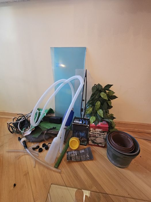 Терариум за гущер, жабки и др влечуги. 80.5х40.5х40см. Аксесоари