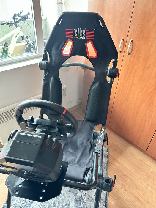 Playstation 5 Slim, Thrustmaster T598 и седалка Next Level Racing F-Gt Lite
