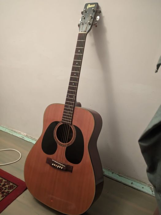 Продается леворукая  акустическая гитара Greco