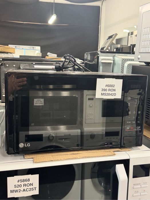 Cuptor cu microunde LG MS2042D
