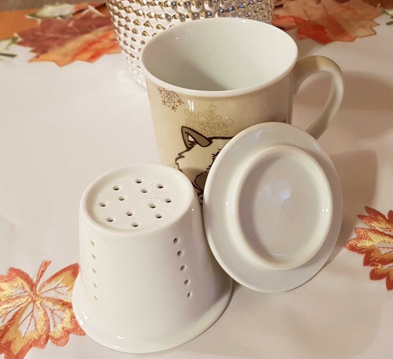 Cană cu capac și infuzor din porțelan