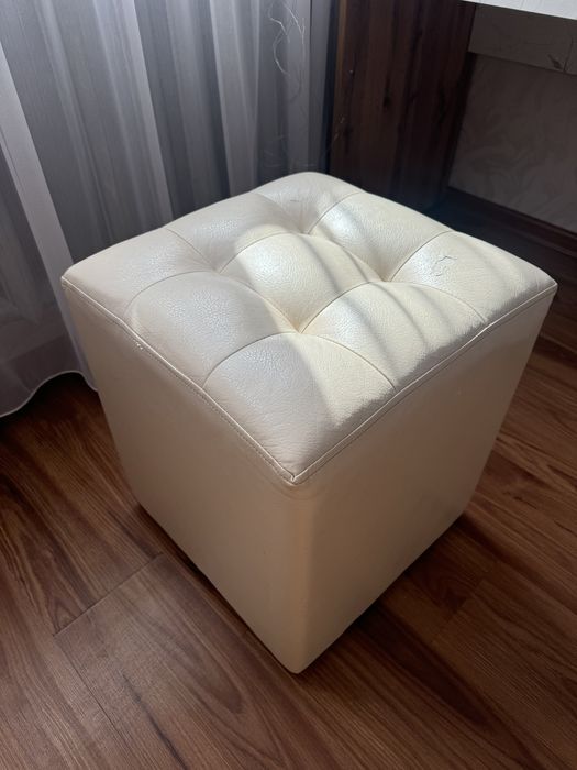 Продам пуфик в сливочном цвете