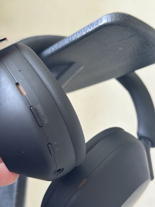 Новые наушники Sony