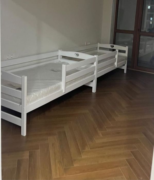 Детская кровать с матрасами