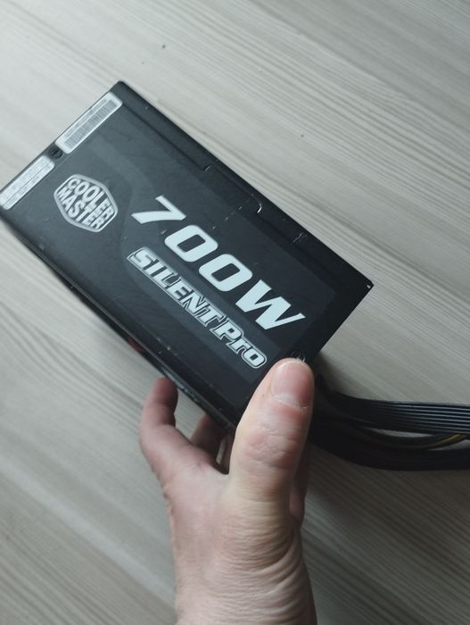 Sursă de alimentare 700w