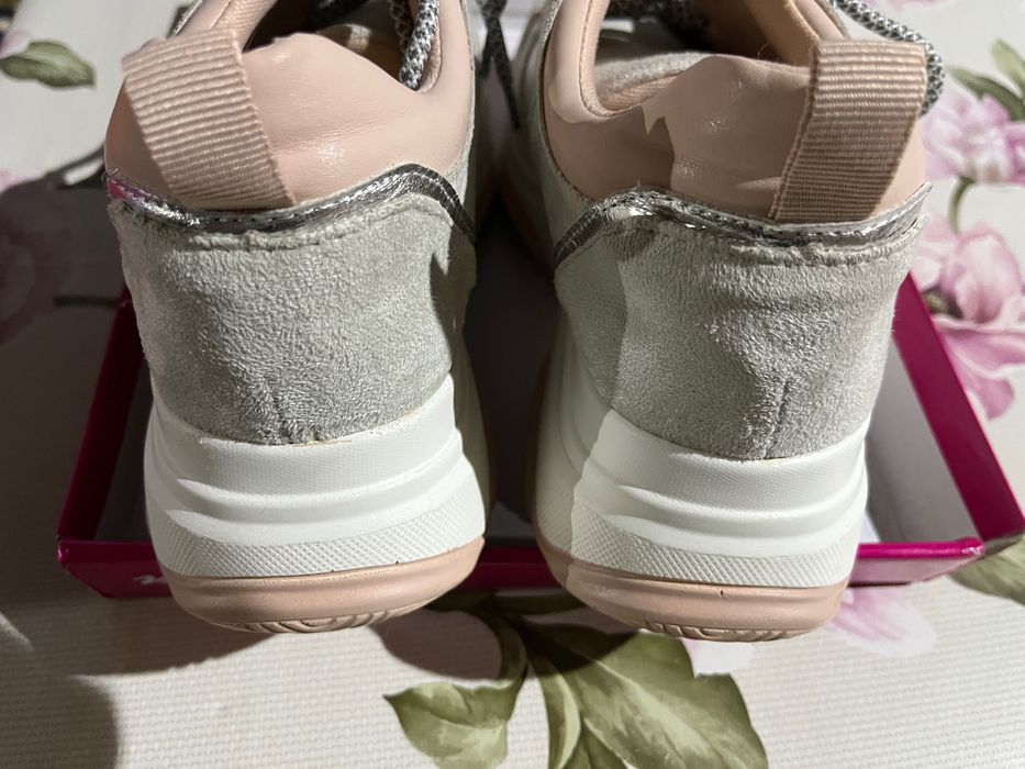 Дамски обувки на платформа