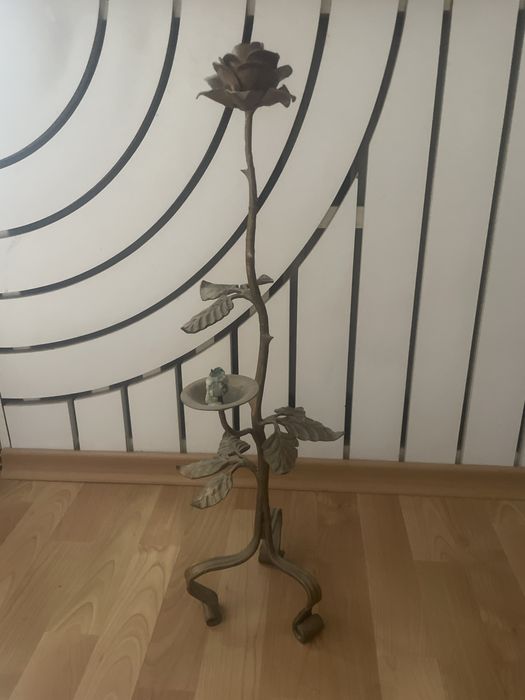 Бронзовая роза подсвечник